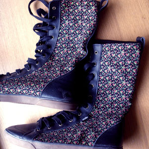 Vans floral print boots
